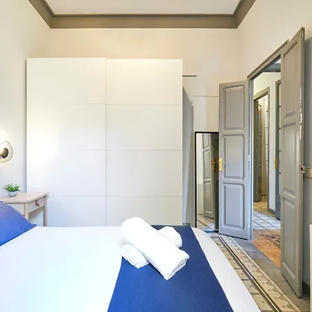 Classic Catalan Family With Balcony By Maison Pinata * ברצלונה