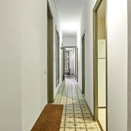דירה Classic Catalan Family With Balcony By Maison Pinata