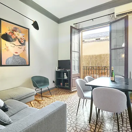 Classic Catalan Family With Balcony By Maison Pinata דירה
