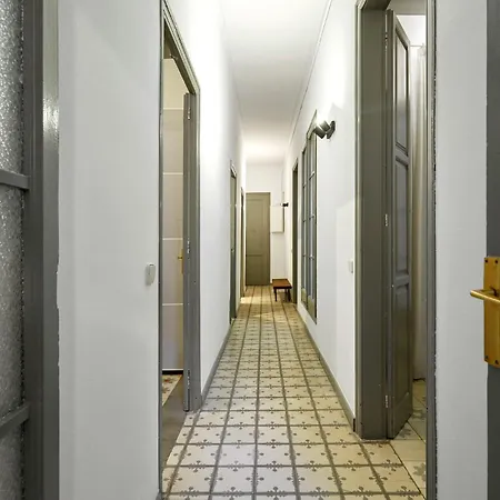 דירה Classic Catalan Family With Balcony By Maison Pinata